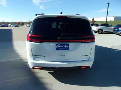 2024 Chrysler Pacifica, $29500. Photo 4
