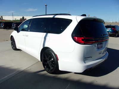 2024 Chrysler Pacifica, $29500. Photo 8