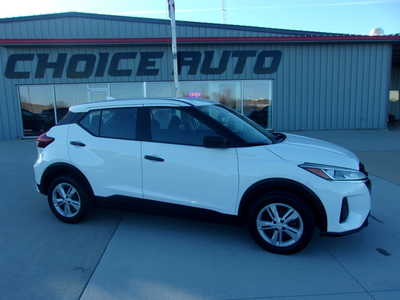 2022 Nissan Kicks, $18750. Photo 2