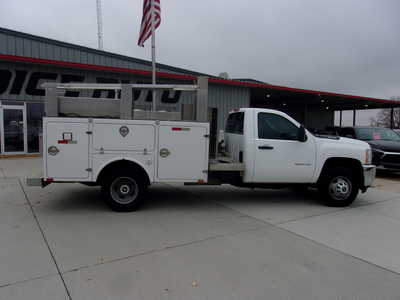 2012 Chevrolet 3500 Reg Cab, $12900. Photo 3