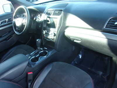 2018 Ford Explorer, $17750. Photo 11