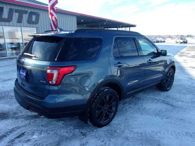 2018 Ford Explorer, $17750. Photo 3