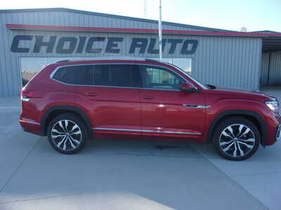 2022 Volkswagen Atlas, $30500. Photo 2