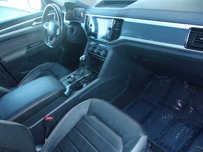 2022 Volkswagen Atlas, $30500. Photo 9