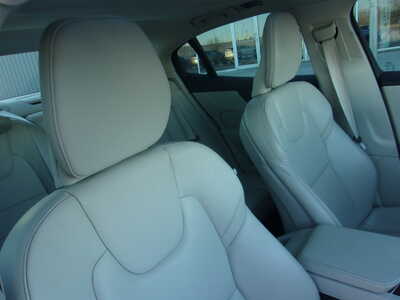 2022 Volvo S60, $20900. Photo 10