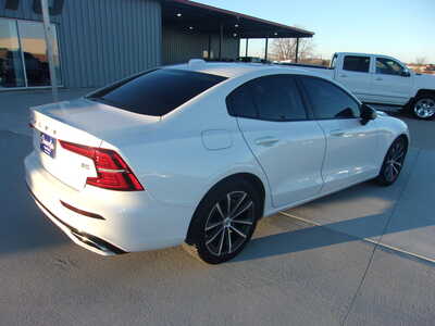 2022 Volvo S60, $20900. Photo 3