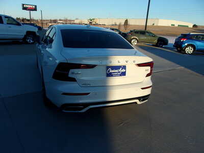 2022 Volvo S60, $20900. Photo 4