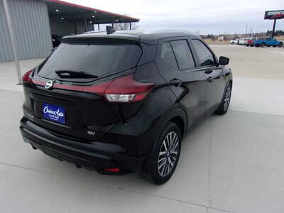 2021 Nissan Kicks, $16250. Photo 3