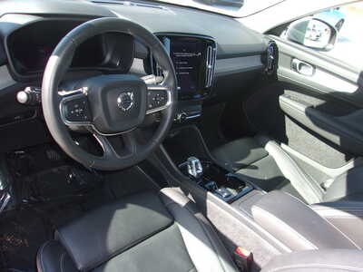 2024 Volvo XC40, $29800. Photo 10