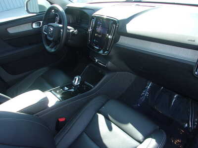 2024 Volvo XC40, $29800. Photo 11