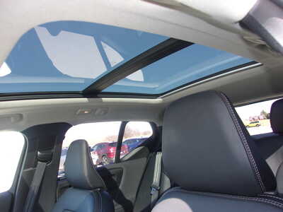 2024 Volvo XC40, $29800. Photo 12