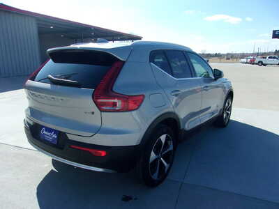 2024 Volvo XC40, $29800. Photo 3
