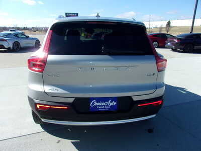 2024 Volvo XC40, $29800. Photo 4