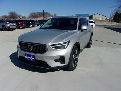2024 Volvo XC40, $29800. Photo 6