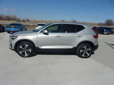 2024 Volvo XC40, $29800. Photo 7