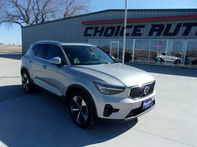 2024 Volvo XC40, $29800. Photo 1