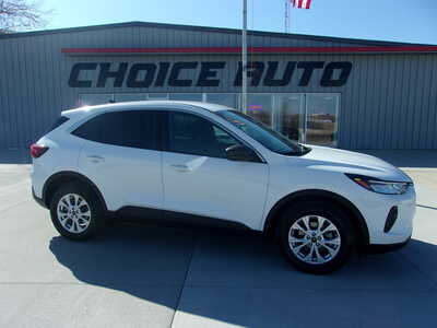 2023 Ford Escape, $19850. Photo 2