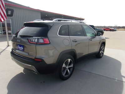 2019 Jeep Cherokee, $18850. Photo 3