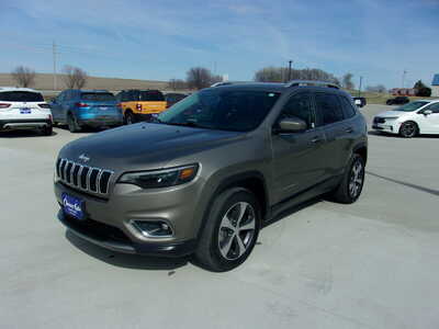 2019 Jeep Cherokee, $18850. Photo 6