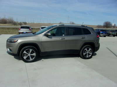 2019 Jeep Cherokee, $18850. Photo 7