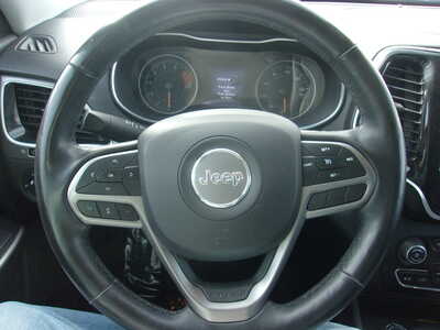 2019 Jeep Cherokee, $18850. Photo 9