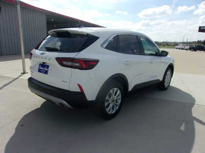 2024 Ford Escape, $20750. Photo 3