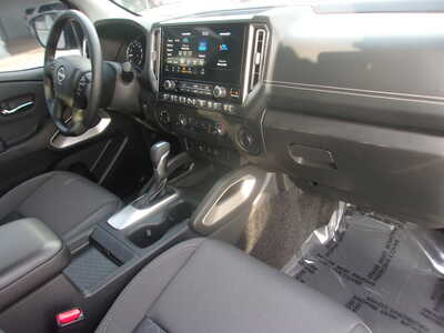 2025 Nissan Frontier, $37900. Photo 11