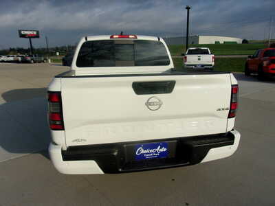 2025 Nissan Frontier, $37900. Photo 4