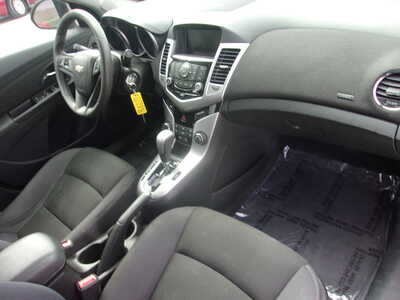 2016 Chevrolet Cruze, $6750. Photo 8