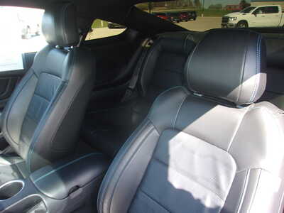 2021 Ford Mustang, $25900. Photo 9