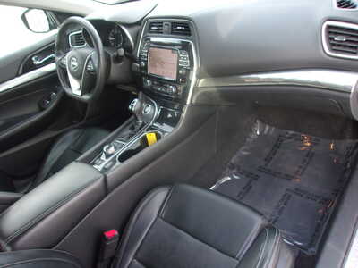2023 Nissan Maxima, $23500. Photo 10