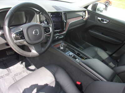 2023 Volvo XC60, $27500. Photo 10