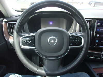 2023 Volvo XC60, $27500. Photo 9