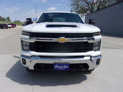 2024 Chevrolet 2500 Crew Cab, $50800. Photo 5