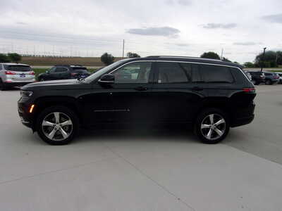 2022 Jeep Grand Cherokee, $23800. Photo 8