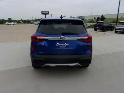 2021 Kia Seltos, $19950. Photo 4