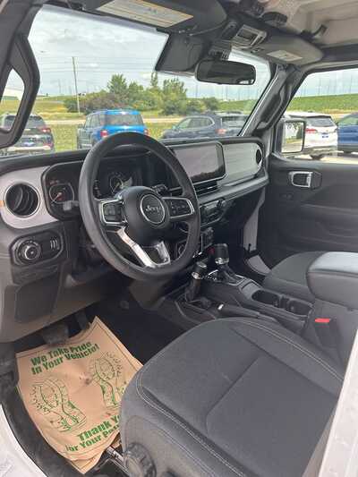 2025 Jeep Wrangler, $35900. Photo 9
