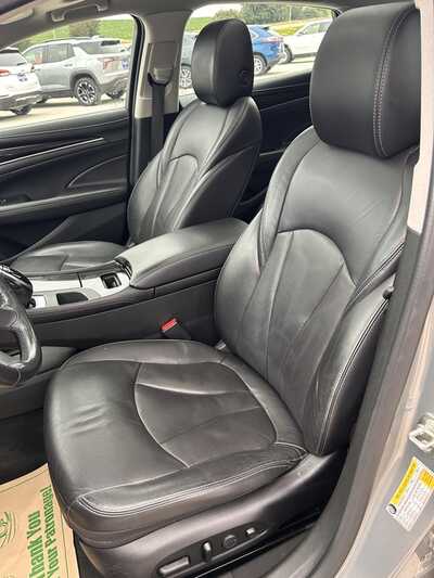 2017 Buick LaCrosse, $15900. Photo 11