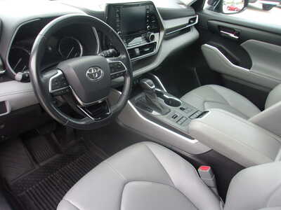 2021 Toyota Highlander, $33900. Photo 10