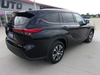 2021 Toyota Highlander, $33900. Photo 3