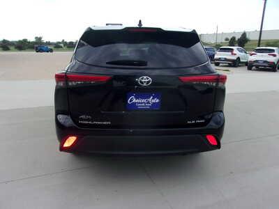 2021 Toyota Highlander, $33900. Photo 4
