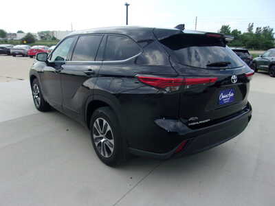 2021 Toyota Highlander, $33900. Photo 7