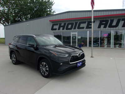 2021 Toyota Highlander, $33900. Photo 1
