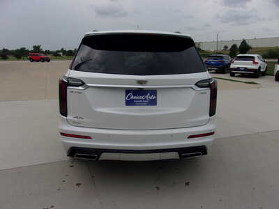 2021 Cadillac XT6, $31900. Photo 4
