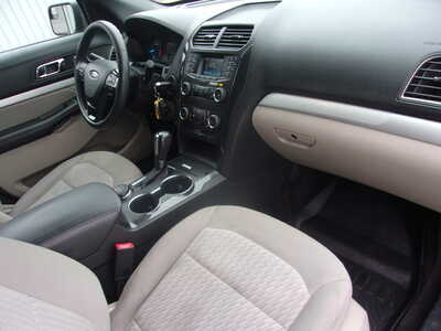 2018 Ford Explorer, $15900. Photo 11