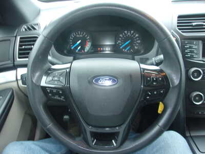 2018 Ford Explorer, $15900. Photo 8