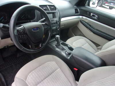 2018 Ford Explorer, $15900. Photo 9