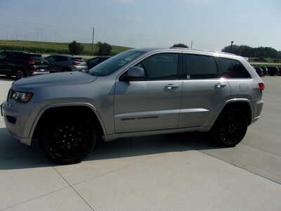 2018 Jeep Grand Cherokee, $20400. Photo 6