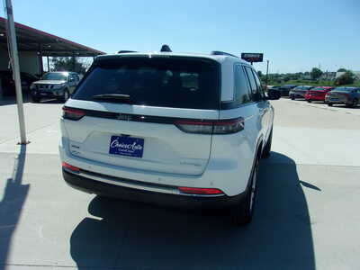 2023 Jeep Grand Cherokee, $23900. Photo 3