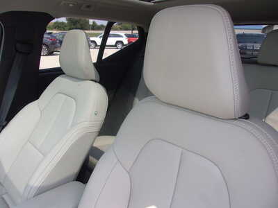 2024 Volvo 240, $24800. Photo 10